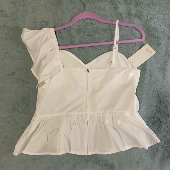 Small white asymmetrical off the shoulder white top - Picture 6 of 10